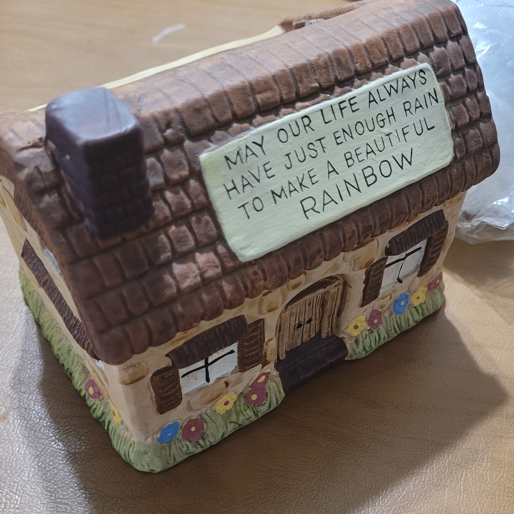 House/cottage Ceramic planter